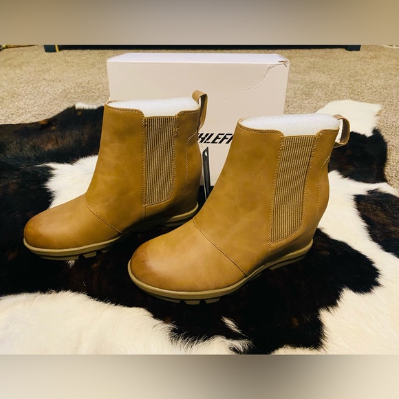 Athlefit wedge boots size 8. Brand New! - Picture 2 of 5